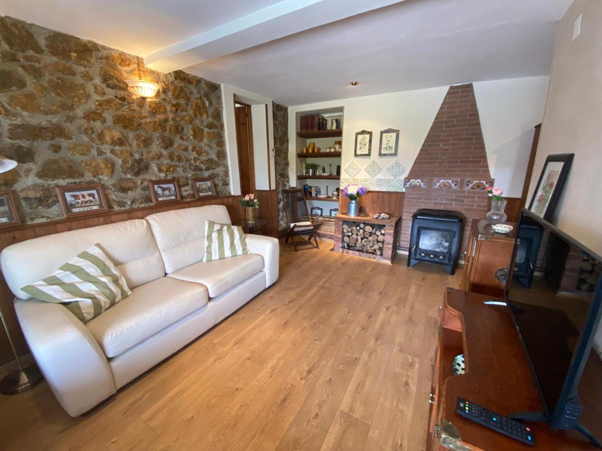 Villa Paraes Nava Exterior photo